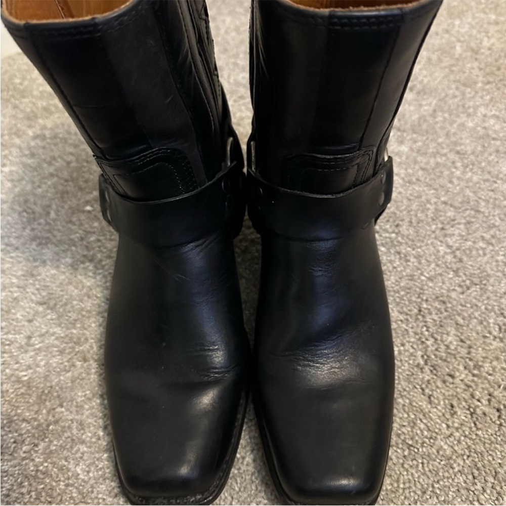 Biker Black Leather Women's Boots. They do not fit me.